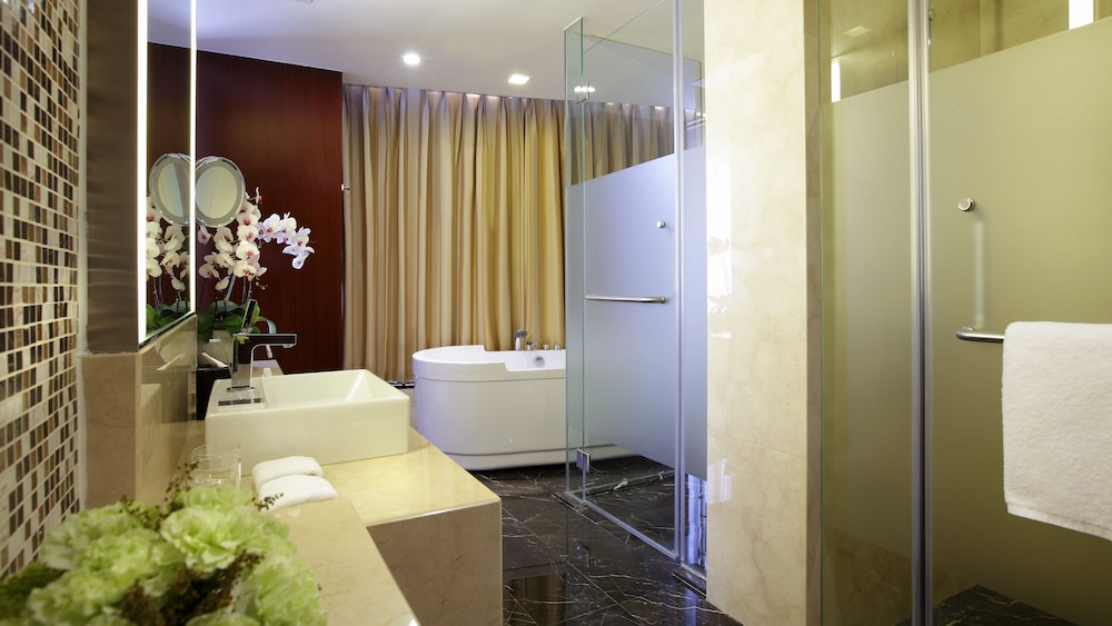 Club Room, 1 King Bed (Club Floor) - Photo 2