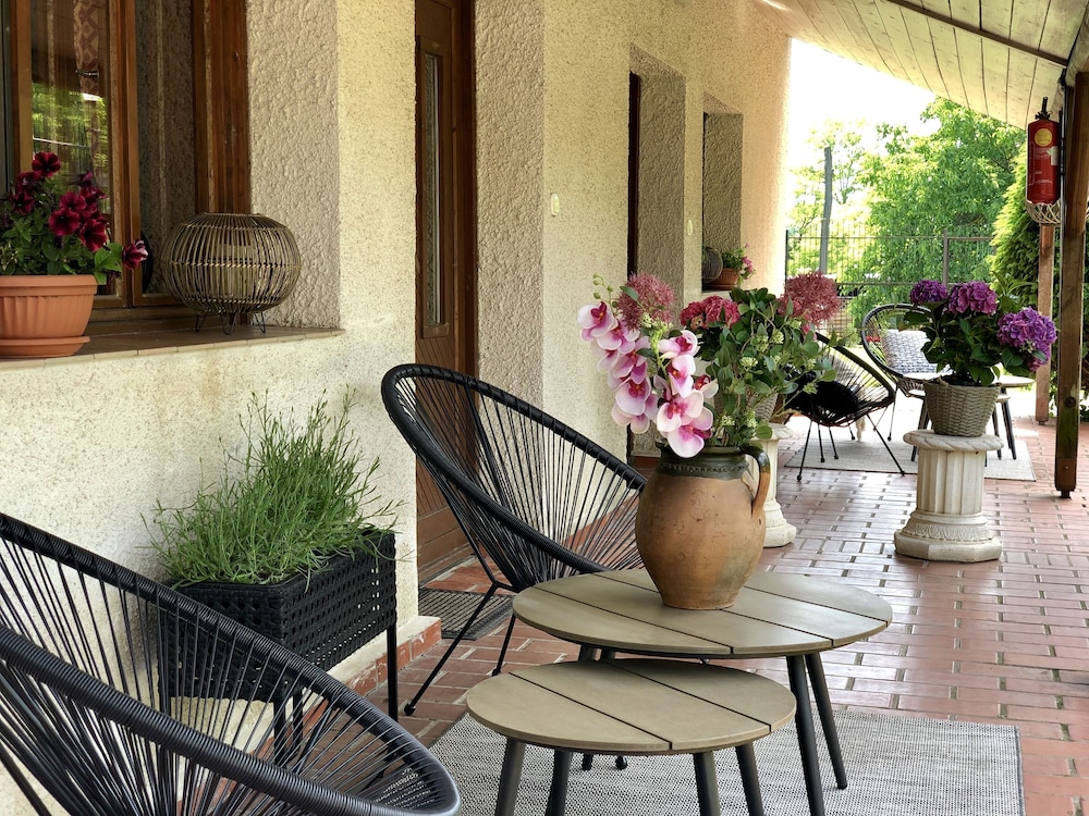 Room, 1 Queen Bed, Terrace, Ground Floor (Pet friendly) photo 1