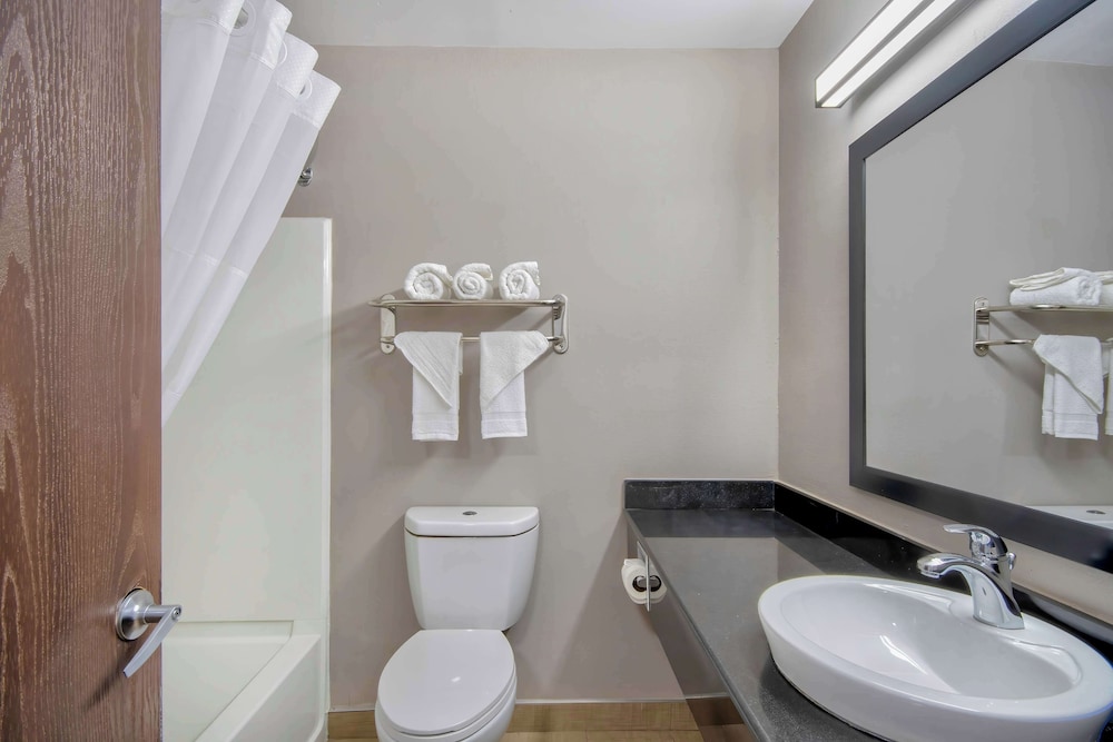 Standard Room, 2 Queen Beds, Non Smoking - Photo 4