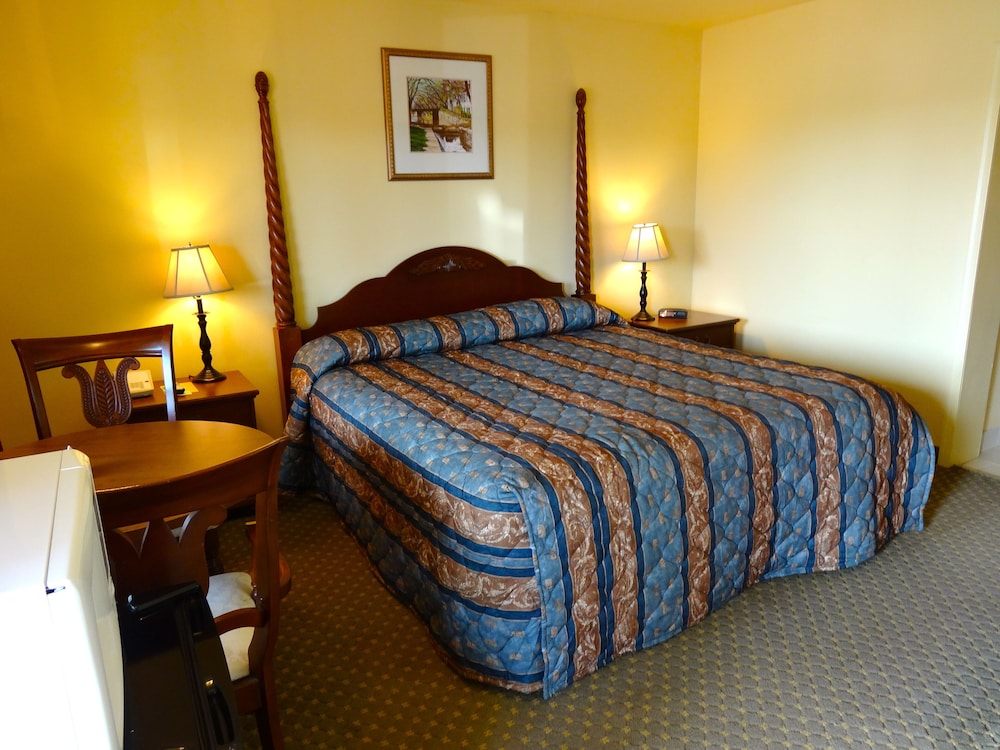 Standard Room, 1 King Bed, Non Smoking photo 2