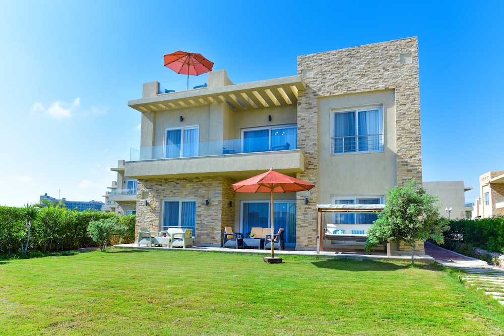 Royal Villa - Photo 1
