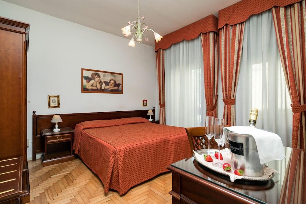 Double or Twin Room - Photo 4