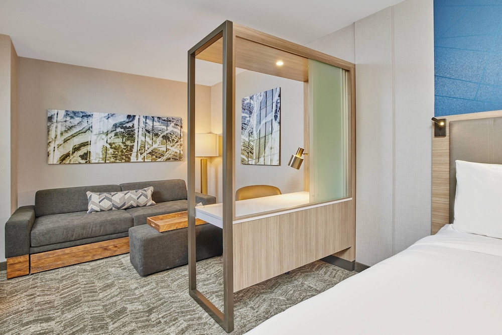Suite, 2 Queen Beds - Photo 3