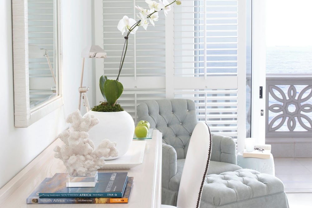 Luxury Sea Facing Room (King/Twin) - Photo 5