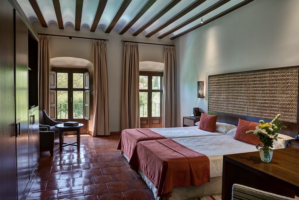Standard Twin Room (2 adults + 1 child) photo 2
