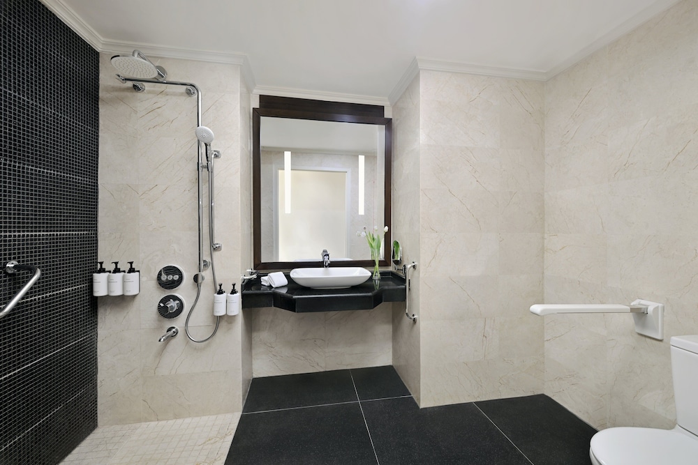 Business Suite, City View - Photo 6