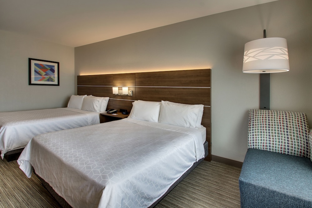 Standard Room, 2 Queen Beds, Accessible - Photo 2