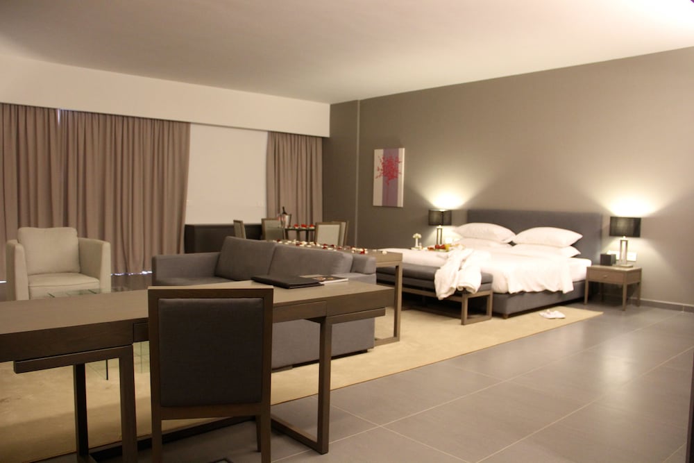 Suite, Sea View