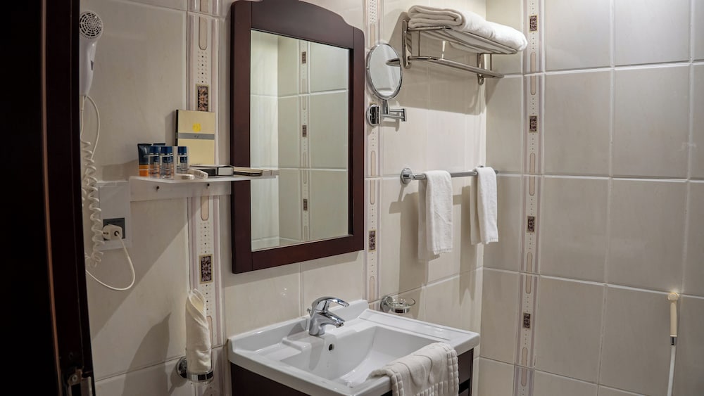 Deluxe Double Room - Photo 8