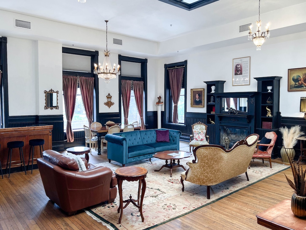 The Grand Chamber - Suite 12