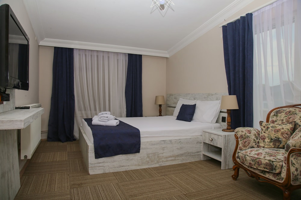 Deluxe Penthouse, Multiple Beds, Smoking, Sea View photo 2