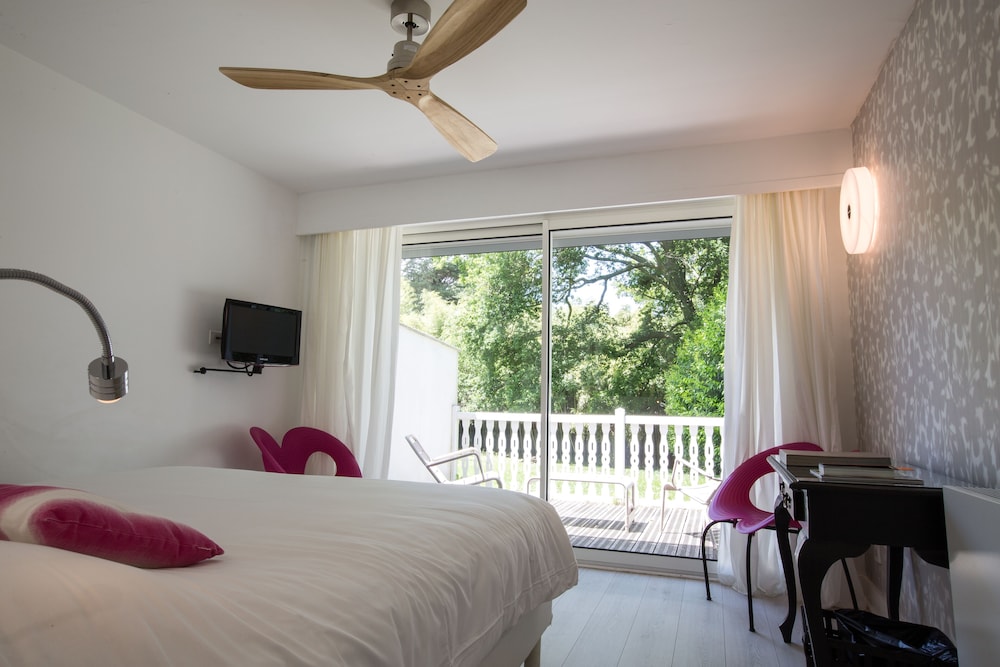 Family Room, Terrace, Garden View (In the Hunting Lodge)