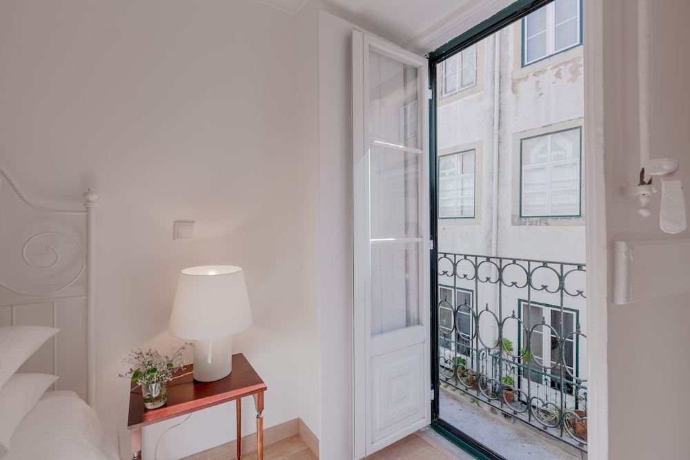 Apartment, 3 Bedrooms - Photo 11
