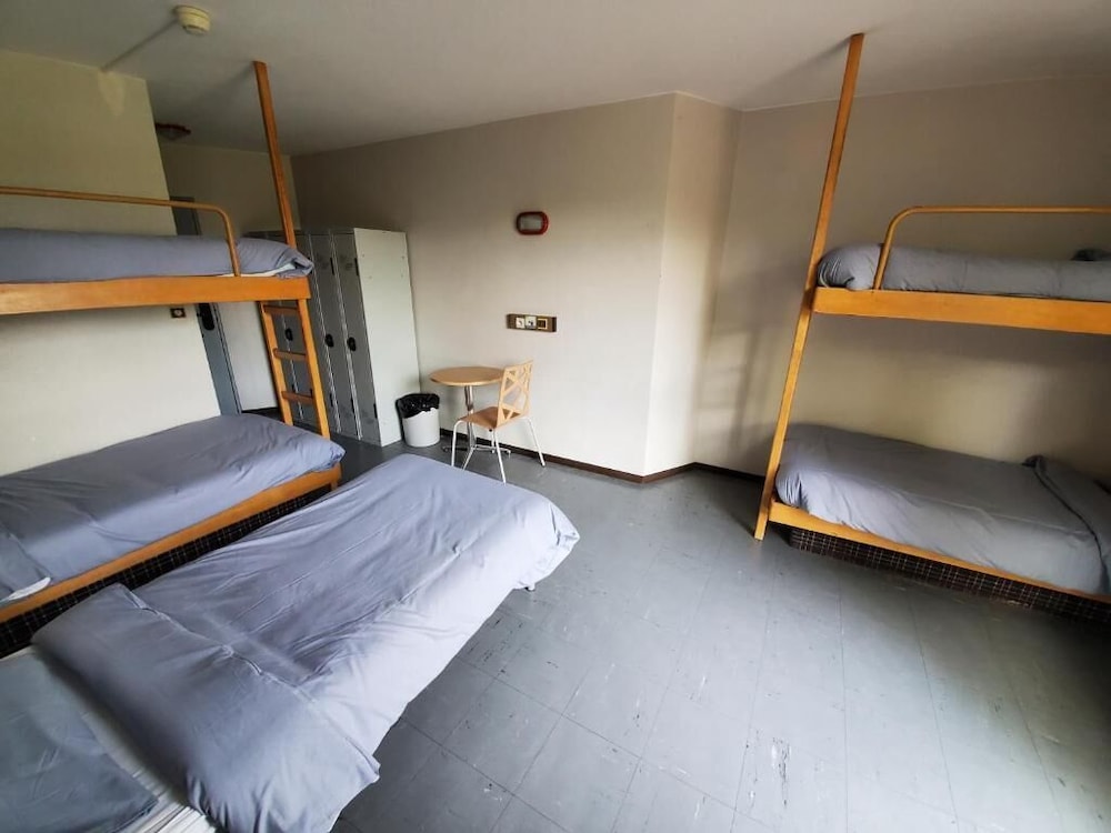 Room for 5 People with Ensuite Bathroom - Photo 11