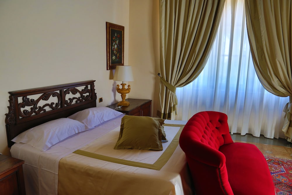 Deluxe Double or Twin Room - Photo 7