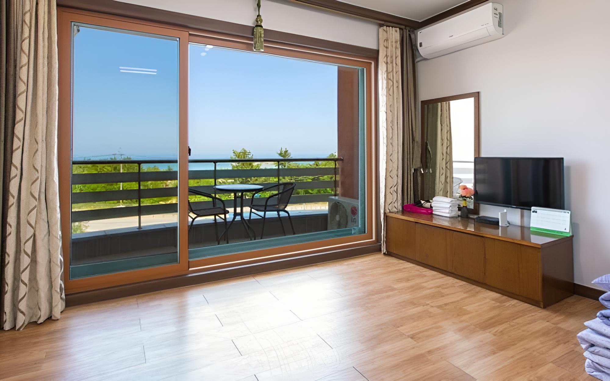 Room (Korean Room 306)