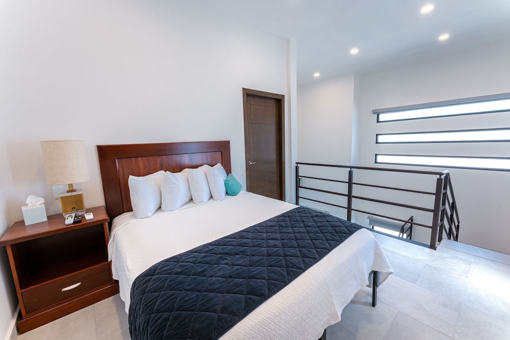 Superior Studio, 1 Queen Bed with Sofa bed, Non Smoking, Corner