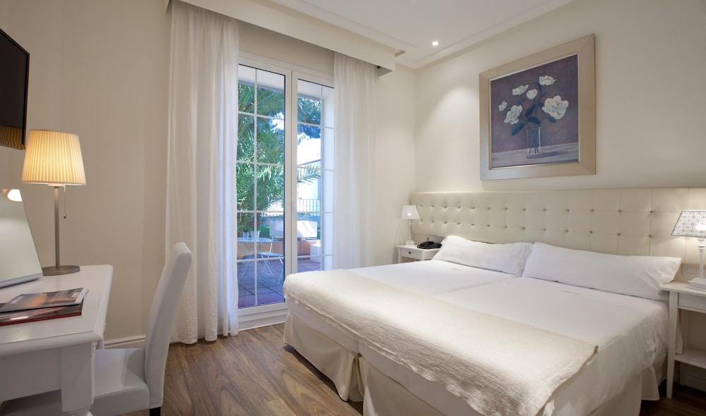 Superior Room, Terrace, Pool View photo 2
