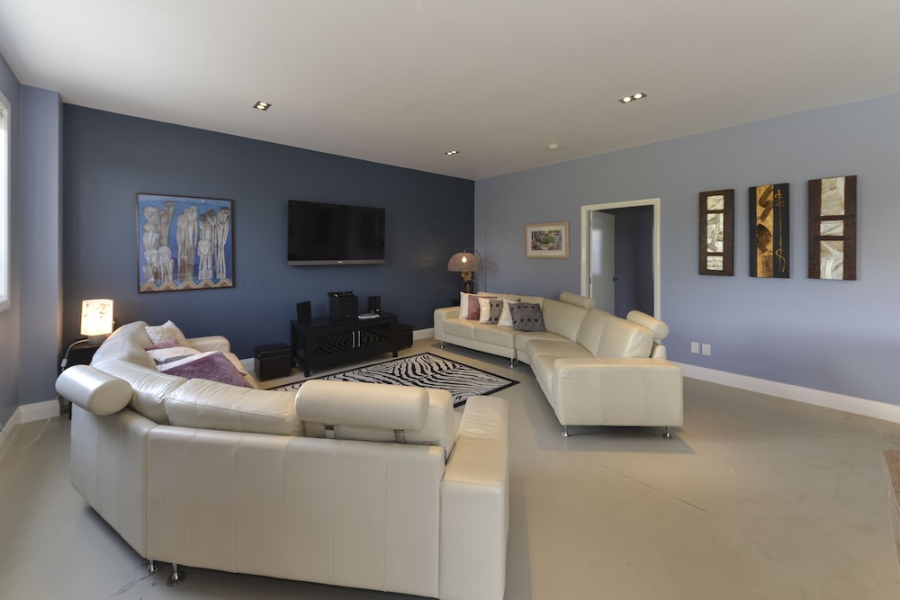 4 Bedroom Holiday Home (2 King and 5 Single) photo 1