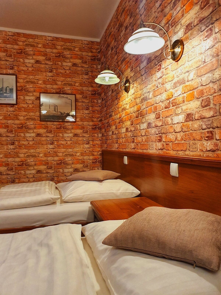 Standard Twin Room - Photo 6