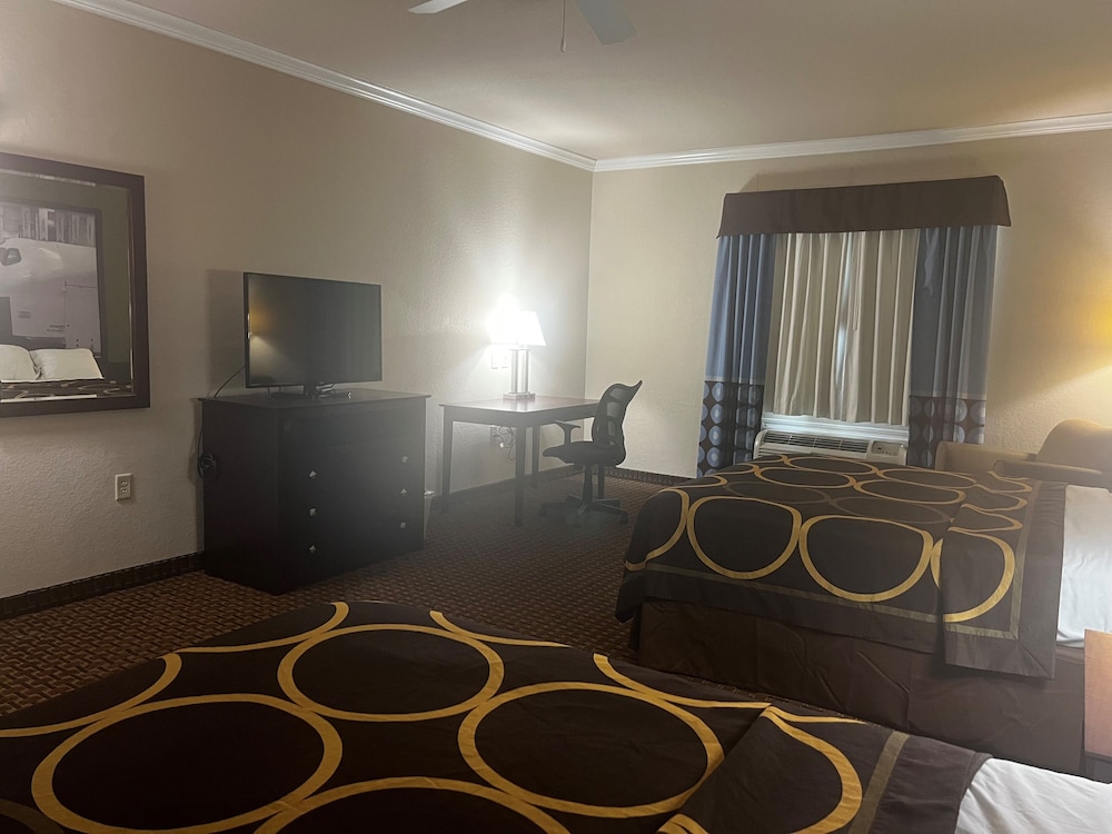 Standard Room, 2 Queen Beds, Smoking - Photo 3