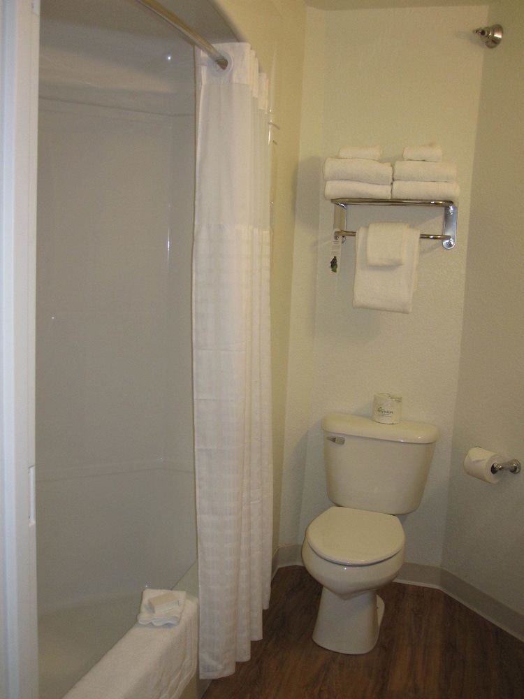 Standard Room, 1 King Bed photo 2