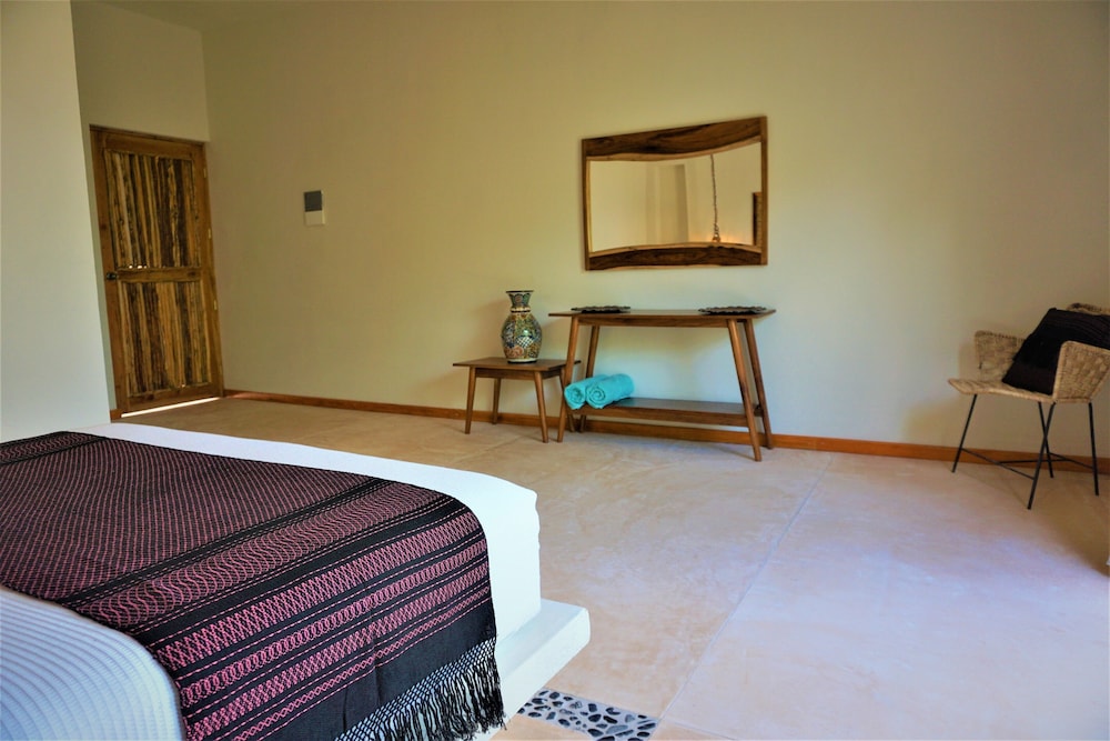 Deluxe Room - Photo 7