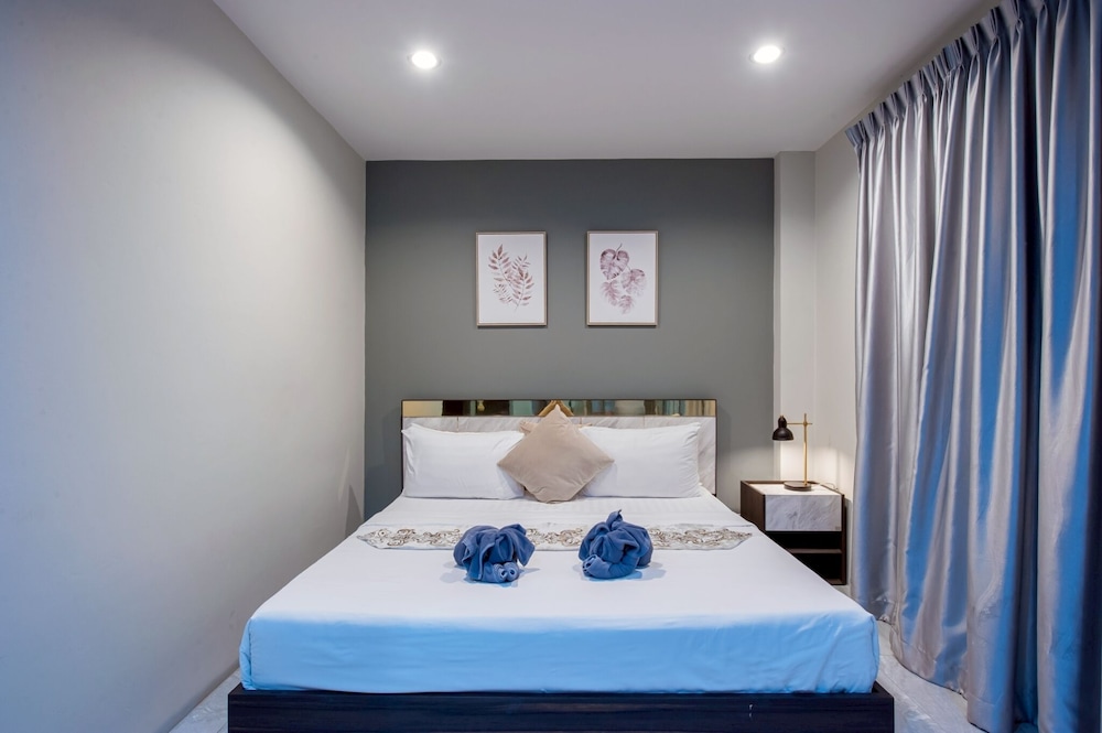Residence-Side Deluxe Double Bed - Photo 1