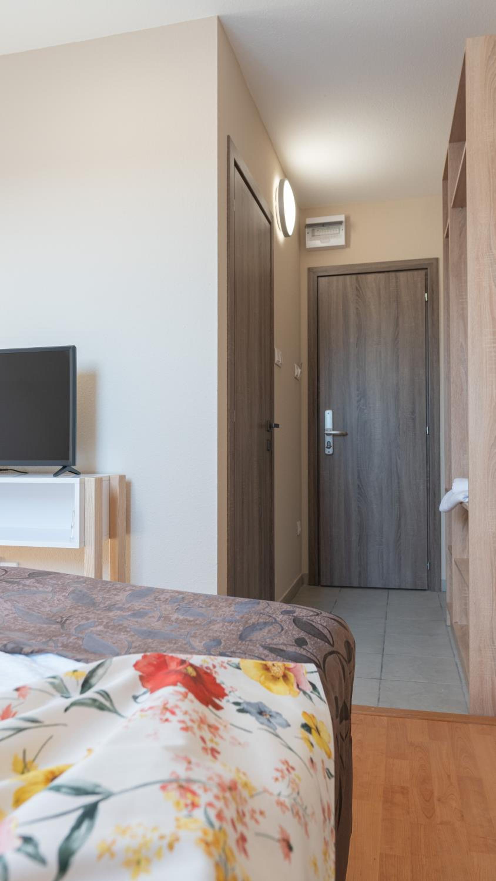 Small Double or Twin Room photo 3