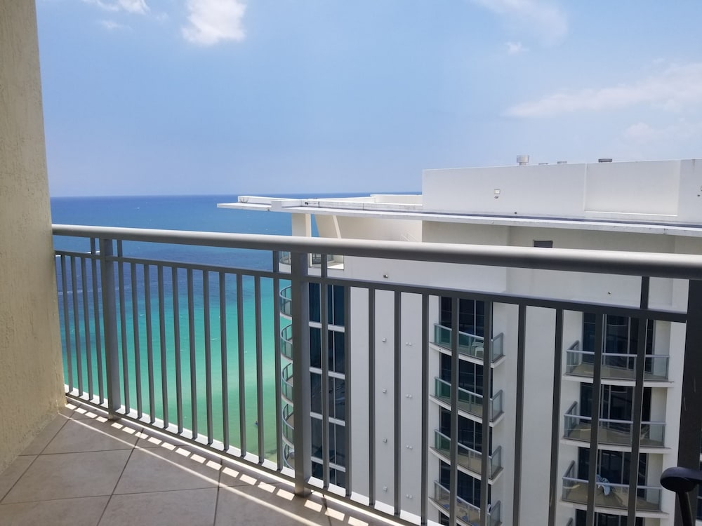 Room, 2 Double Beds, Balcony, Partial Ocean View - Photo 8