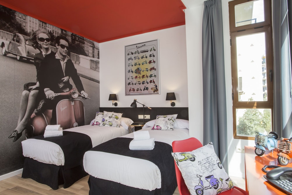 Double Room, 2 Twin Beds thumbnail 5