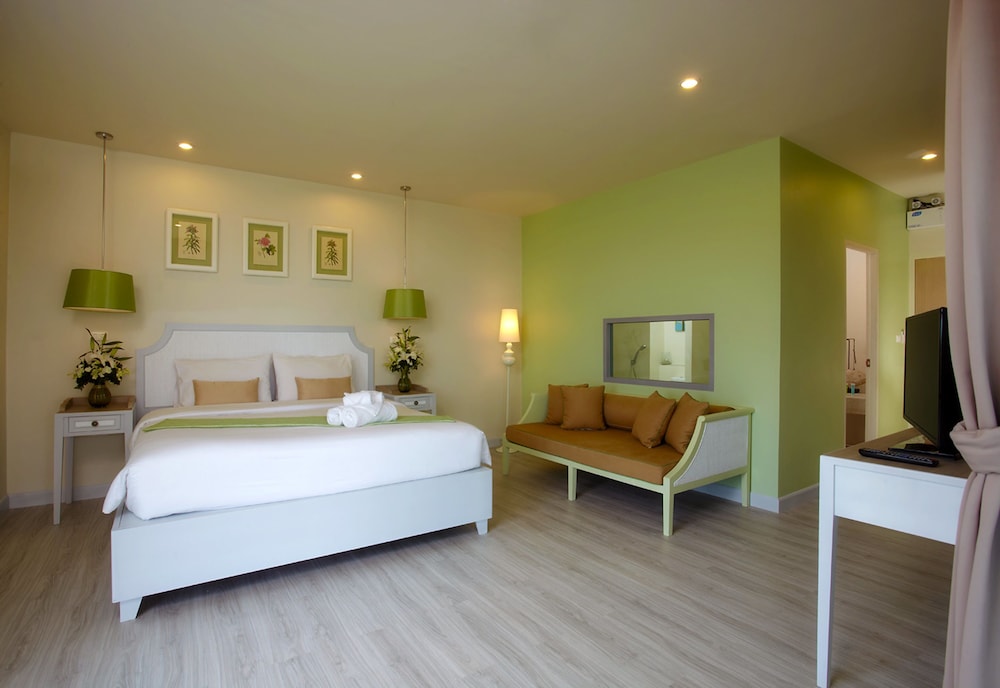 Deluxe Room, Garden View - Photo 2