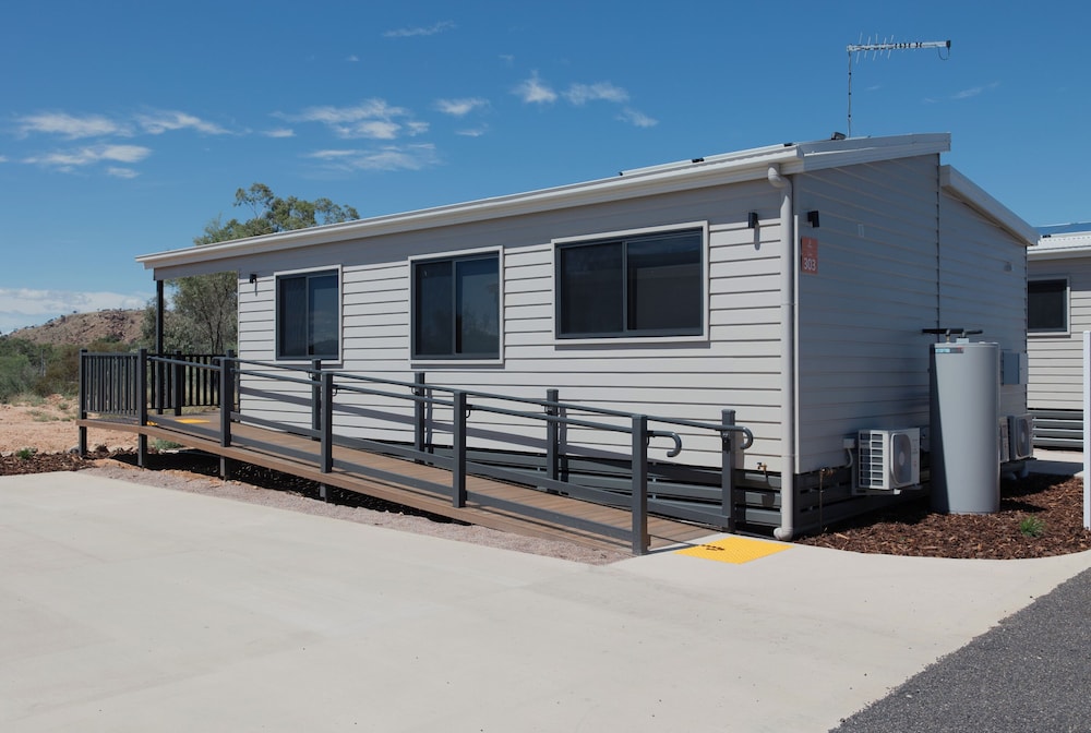 Deluxe 2 Bedroom Access Cabin - Sleeps 4 photo 1