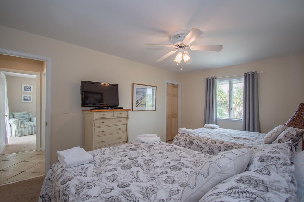 House, Multiple Beds, Kitchen, Ocean View (470 Tarpon Blvd) photo 3