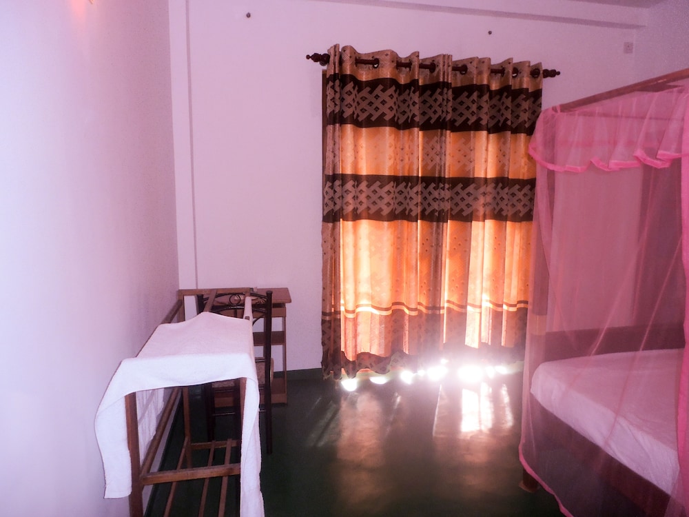 Deluxe Double Room, 1 Bedroom, Smoking, Garden View photo 2