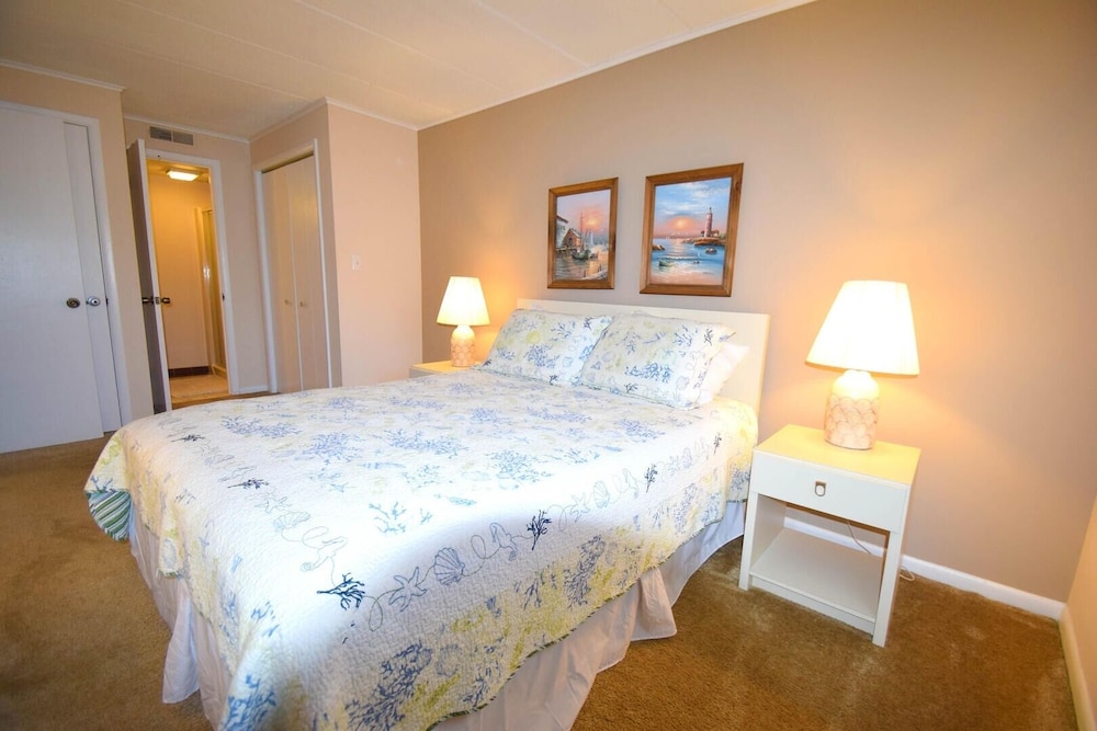 Condo, 2 Bedrooms