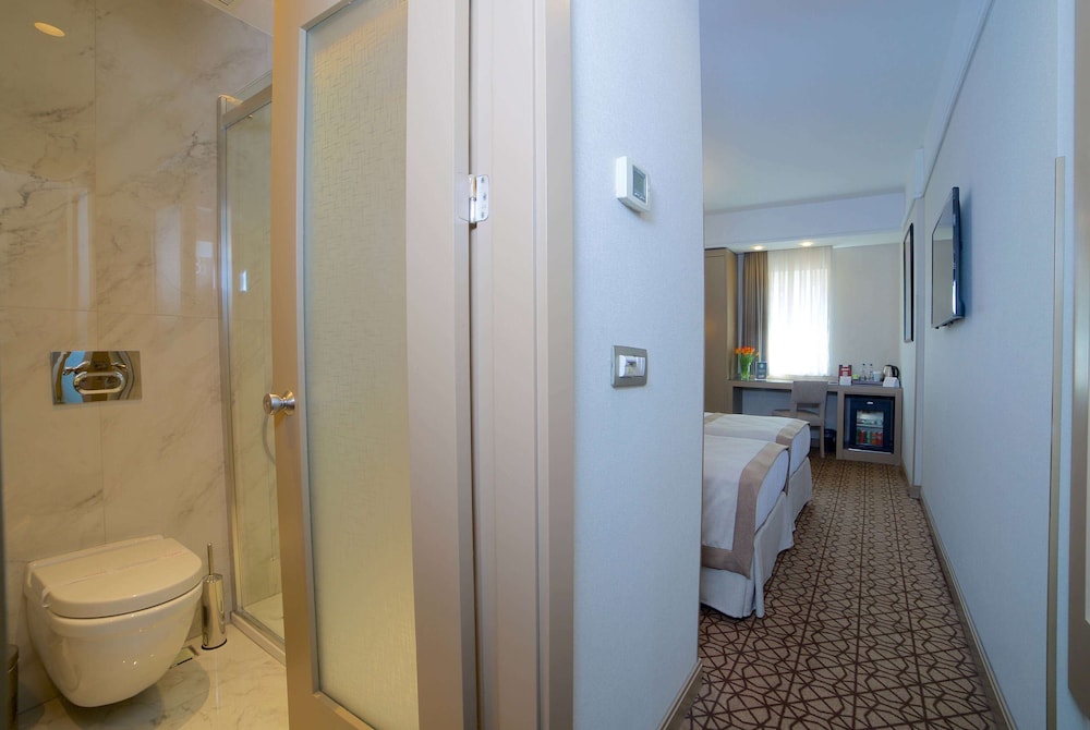 Standard Room, 2 Twin Beds photo 2