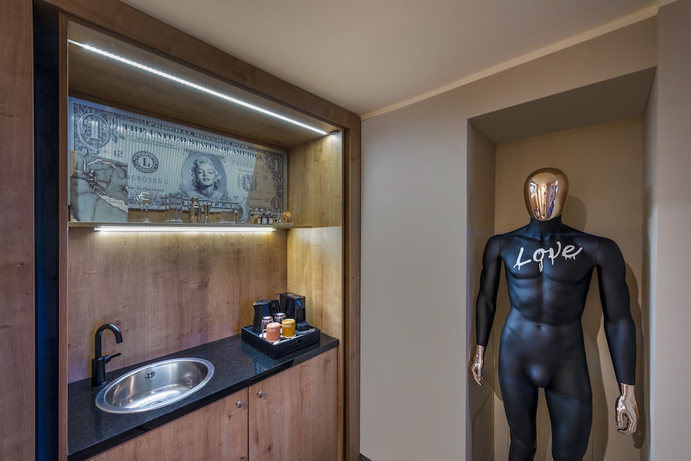 Suite, 1 King Bed (Art Duplex) - Photo 8
