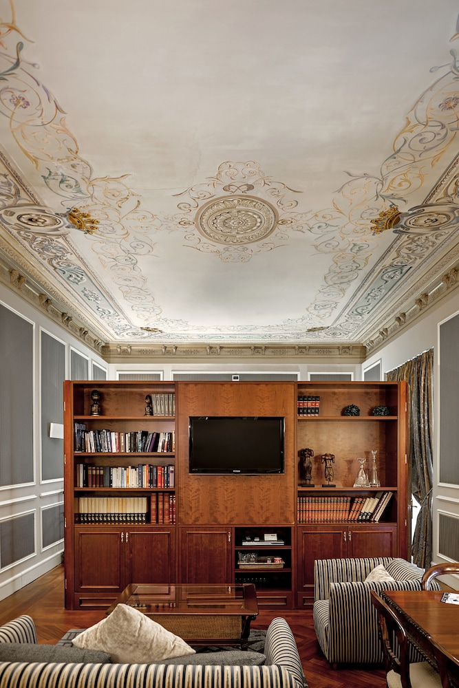 Suite (Imperial, Single Occupancy) photo 3