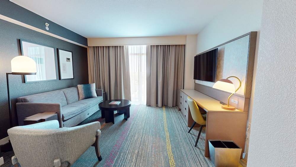 Suite, 1 King Bed (Hearing Accessible) - Photo 3