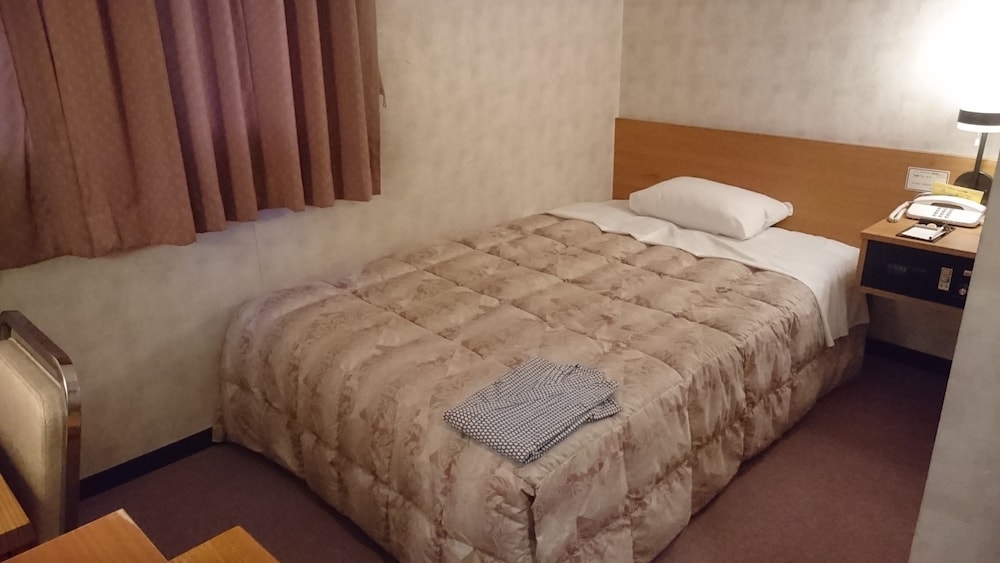 Single Room, 1 Large Twin Bed, Smoking