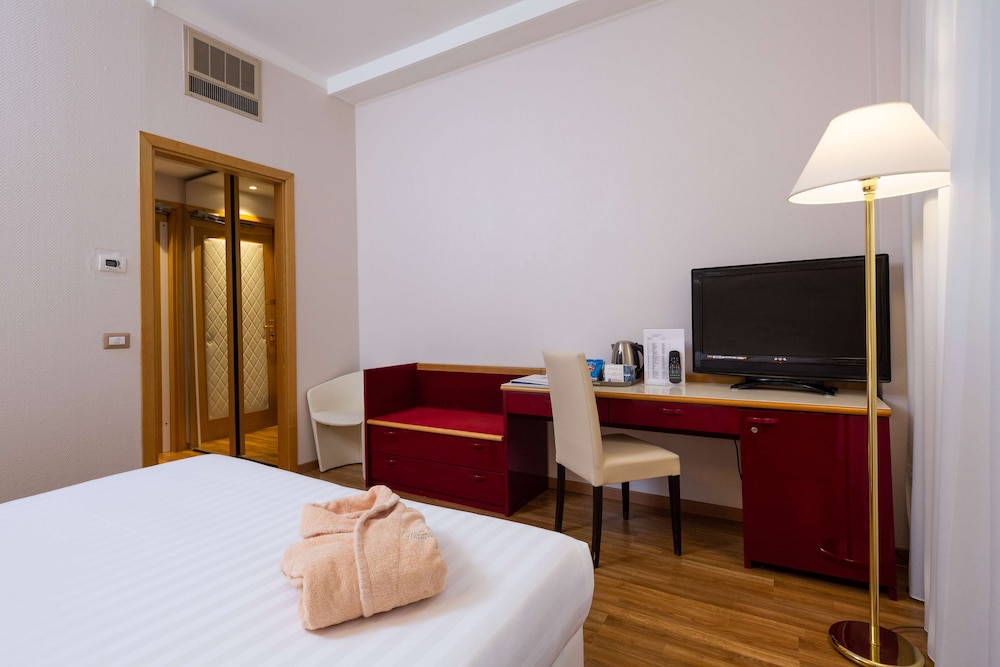 Superior Room, 1 King Bed, Non Smoking - Photo 3