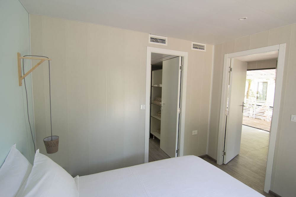 Superior Mobile Home, Multiple Beds photo 3