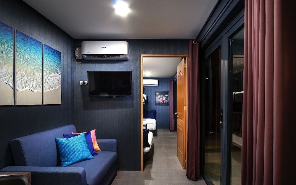 Family Cabin, Beachfront - Photo 2