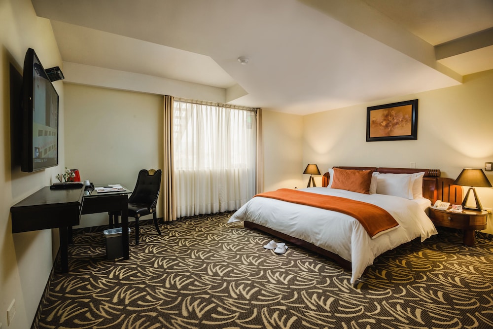 Executive Suite, 1 King Bed photo 2
