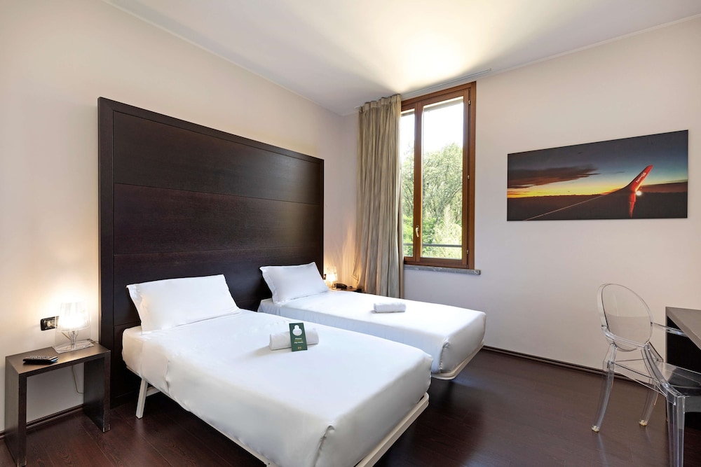 Standard Twin Room, Non Smoking - Photo 2