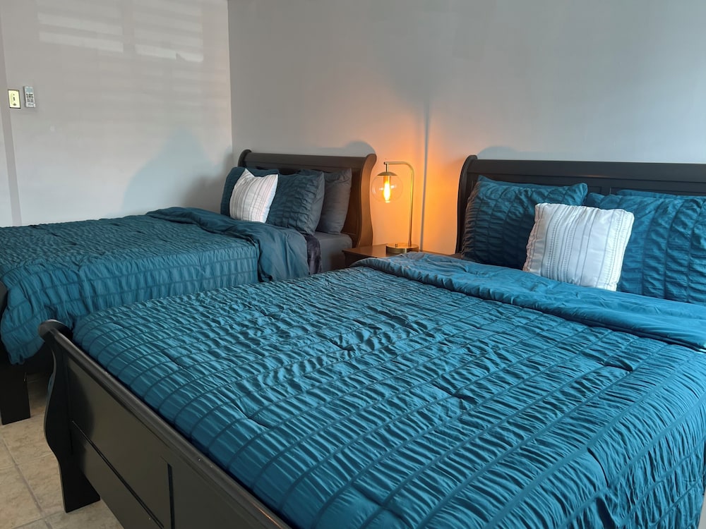 Deluxe Apartment, 2 Queen Beds, Non Smoking, Air conditioning photo 1