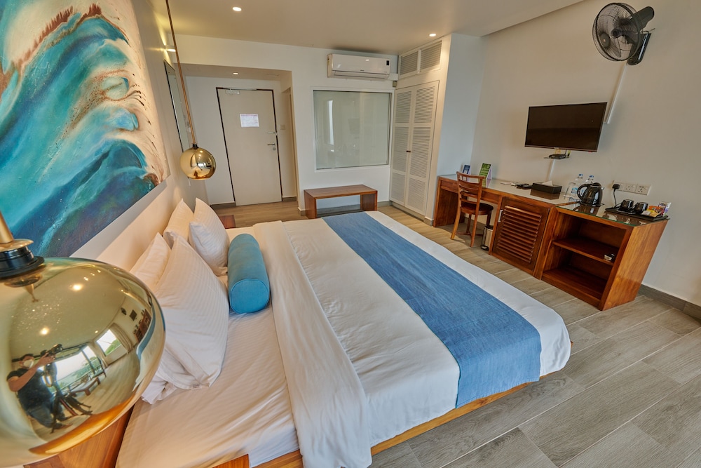 Deluxe Twin Room, Non Smoking, Partial Ocean View - Photo 5