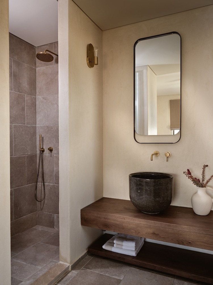 Executive Suite with Private Pool and Sea View - Photo 8