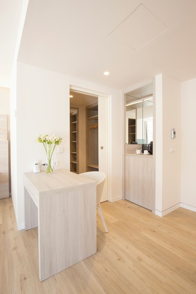 Suite - Photo 10